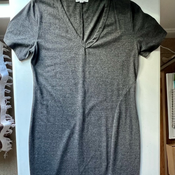 Gray, semi fitted, v neck, T-shirt dress, with side slit. - Picture 9 of 10